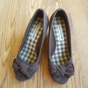 American Eagle Womans 6W Brown Wedge Slip Ons